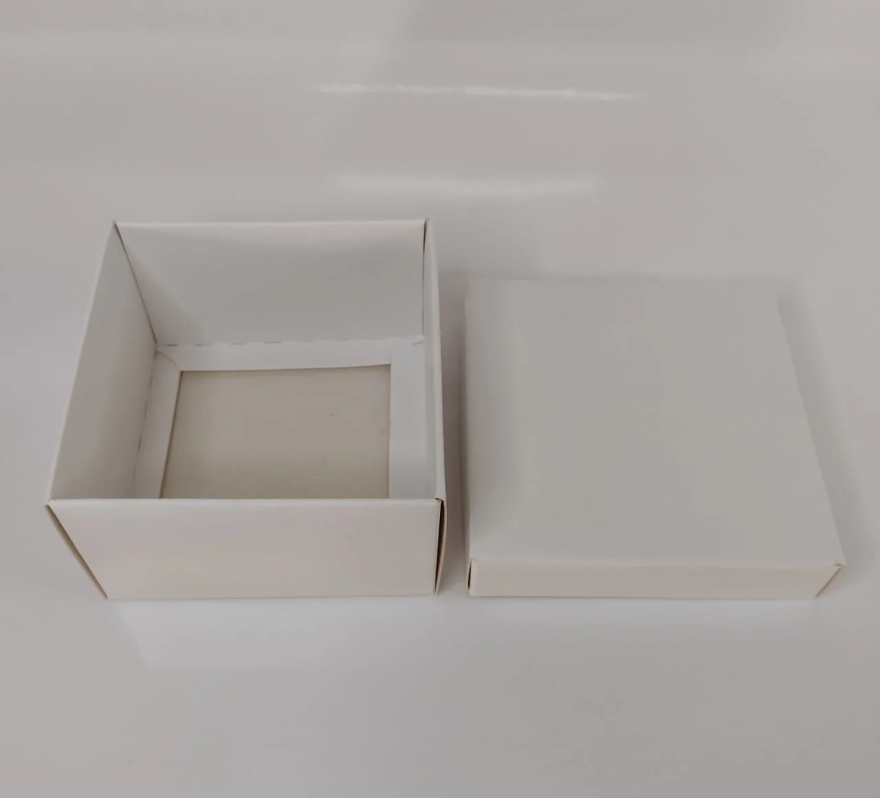 Caixa Branca - Tampa e Fundo (8 x 8 x 5 cm) - 50 unidades - Imagem 2